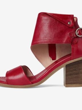 Eric Michael Callie Red Leather Block Heel Sandals Women's Size 7 NWT Preppy